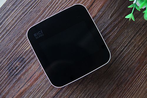 睿祺Y325智能多媒体终端 重塑极简主义智能生活美学